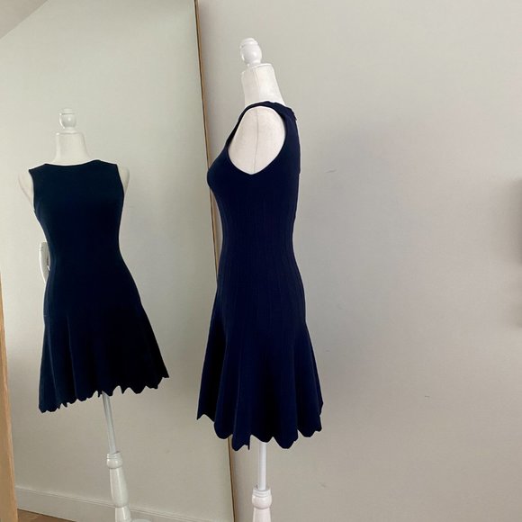 ♦️SOLD♦️Alice + Olivia Scalloped Fit-&-Flare Dress NWOT - Picture 4 of 9